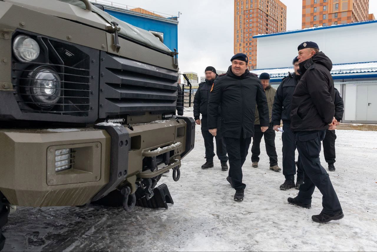 Генерал-полковник Владислав Ершов и генерал-полковник полиции Сергей  Лебедев передали служебные автомобили и вручили награды сотрудникам СОБР  «Рысь» Росгвардии